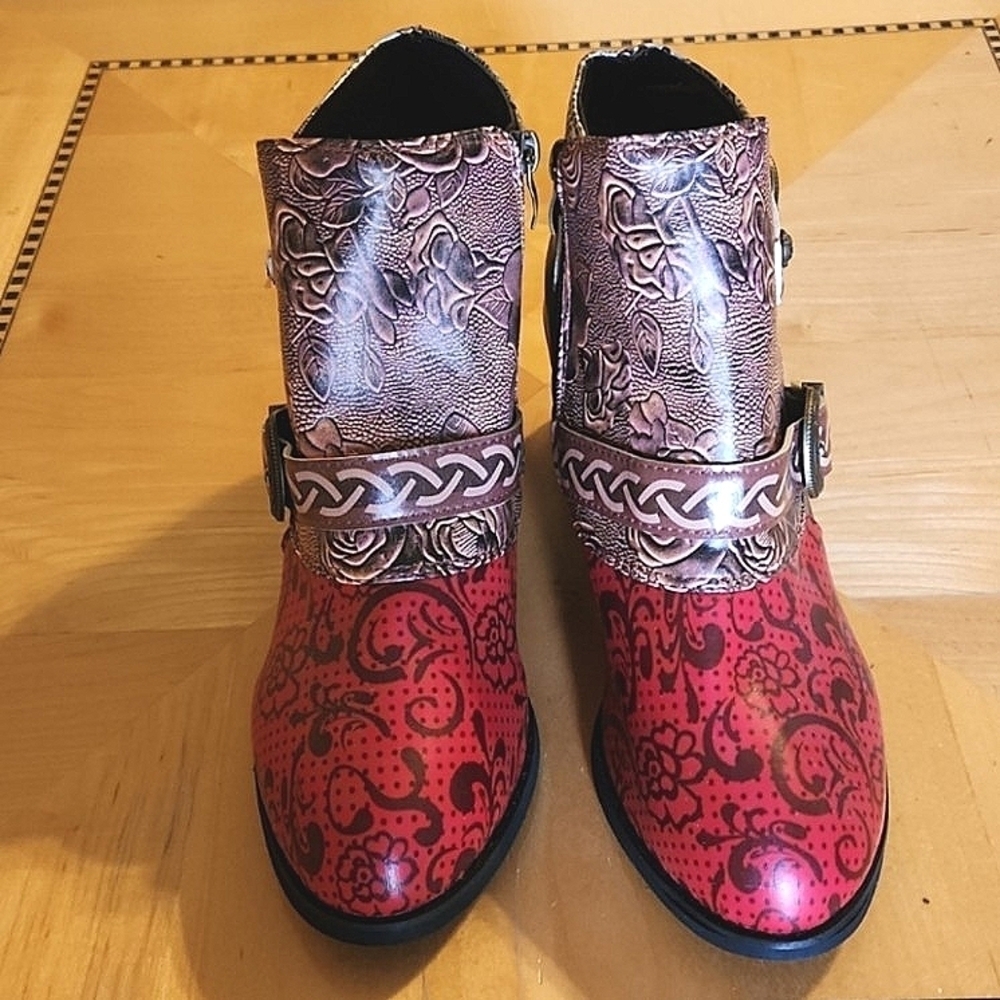 Stylish Faux Leather Ankle Boots Size 6.5 NWOT - Picture 2 of 9